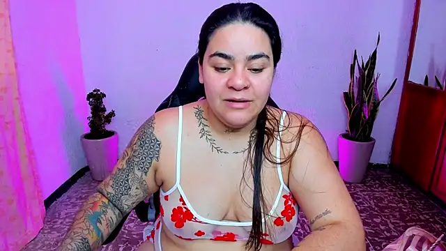 Snapshot of Sharon_hils chatting on July 2026 05:57:01 PM Sharon hils online show from July 2026 05:57:01 PM