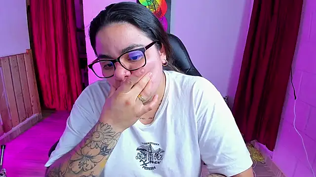 Snapshot of Sharon_hils chatting on January 2025 10:04:01 PM Sharon hils online show from January 2025 10:04:01 PM