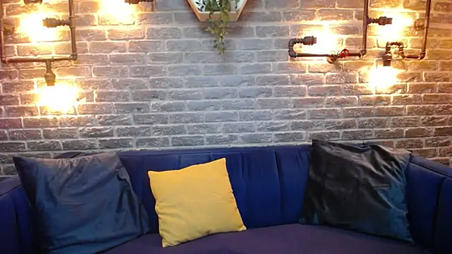 LisaCaprice online show from November 2025 01:15:01 PM