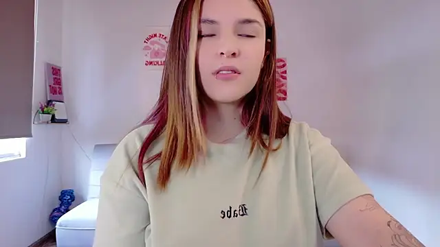 Snapshot of Mariangeel chatting on October 2025 03:20:01 PM Mariangeel online show from October 2025 03:20:01 PM