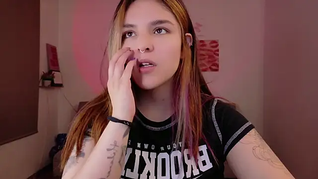 Snapshot of Mariangeel chatting on October 2025 11:05:02 PM Mariangeel online show from October 2025 11:05:02 PM