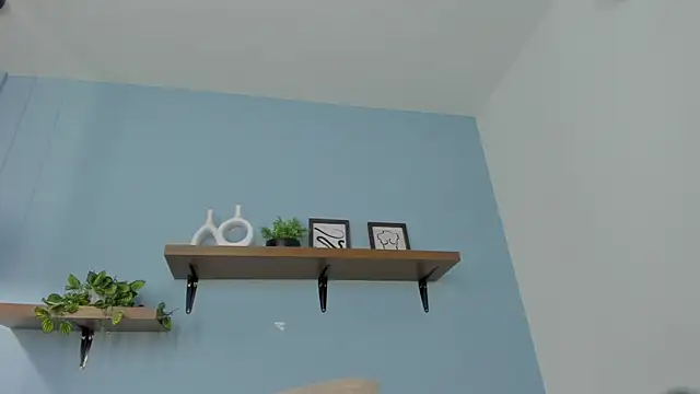 annawelk  online show from September 2025 12:29:02 PM