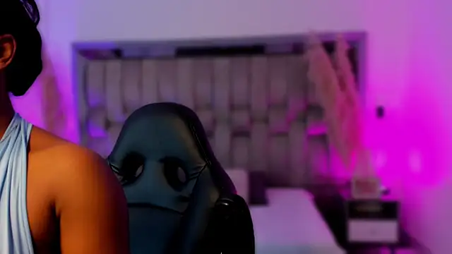 ChaynnaCooper online show from December 2025 04:14:01 AM