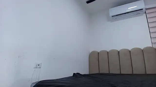 nicol f online show from March 2026 03:02:02 AM