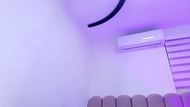 nicol f online show from April 2026 03:13:01 AM