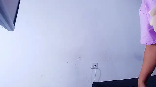 nicol f online show from April 2026 02:57:02 AM