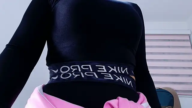 nicol f online show from January 2026 03:02:01 AM