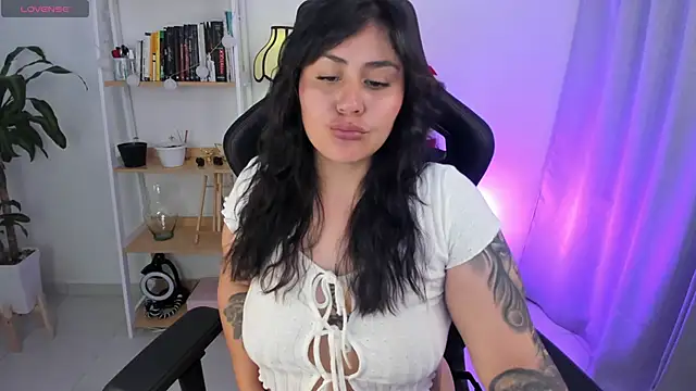 Snapshot of GretaX-X chatting on November 2025 10:40:02 AM GretaX-X online show from November 2025 10:40:02 AM