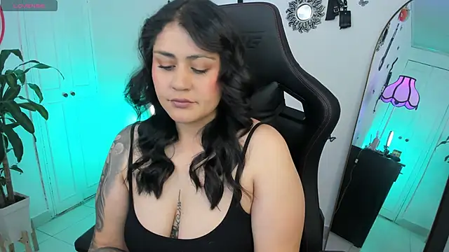 Snapshot of GretaX-X chatting on September 2025 12:05:01 AM GretaX-X online show from September 2025 12:05:01 AM