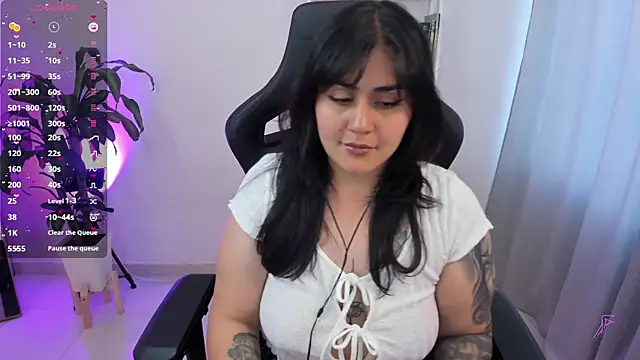 Snapshot of GretaX-X chatting on October 2025 09:33:02 PM GretaX-X online show from October 2025 09:33:02 PM