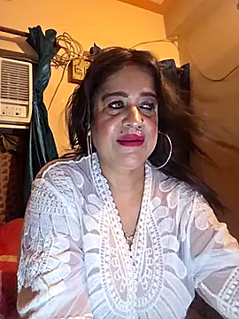 Hot Queen77 online show from April 2026 06:04:02 PM