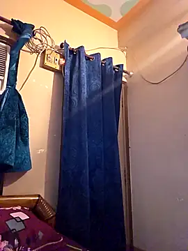 Hot Queen77 online show from April 2026 05:15:01 PM