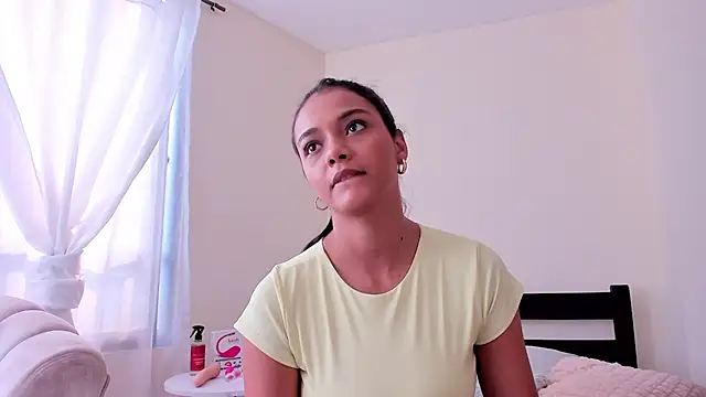 Snapshot of evely_coelloo chatting on January 2025 08:21:01 PM evely coelloo online show from January 2025 08:21:01 PM