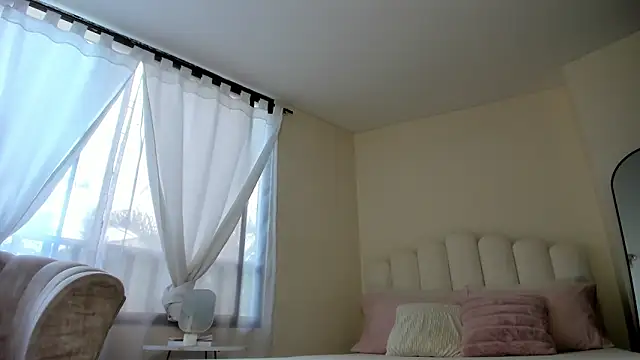 Snapshot of evely_coelloo chatting on September 2025 09:32:02 PM evely coelloo online show from September 2025 09:32:02 PM