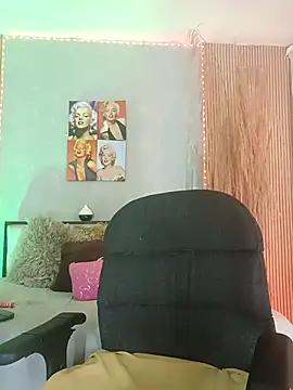 nahiarapalmer19 online show from April 2026 03:31:02 PM