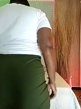 nahiarapalmer19 online show from February 2026 01:27:01 PM