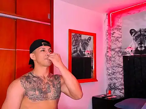 Snapshot of Aaron_Toy chatting on January 2026 08:23:02 PM Aaron Toy online show from January 2026 08:23:02 PM