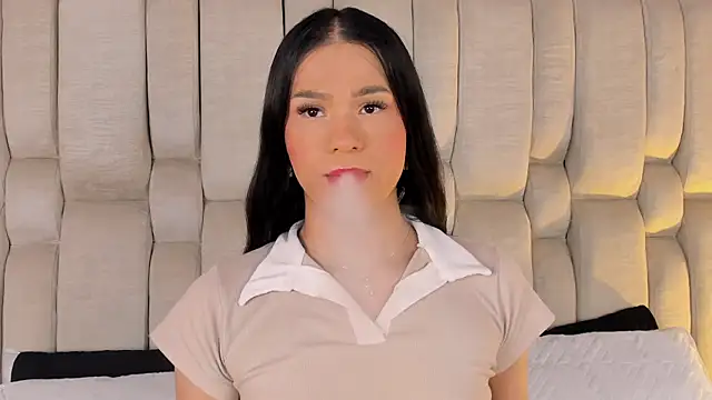 Isa Little Star online show from February 2026 04:03:02 AM