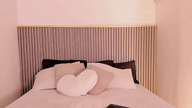 Isa Little Star online show from March 2026 04:01:02 AM