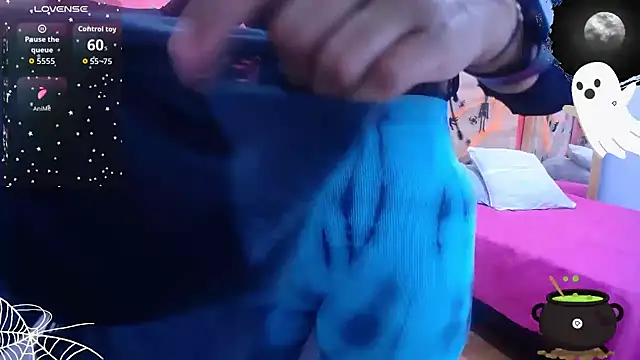 Snapshot of scarlet-foox chatting on October 2025 12:28:01 PM scarlet-foox online show from October 2025 12:28:01 PM