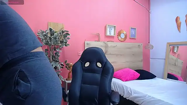 Snapshot of scarlet-foox chatting on November 2025 01:04:02 PM scarlet-foox online show from November 2025 01:04:02 PM