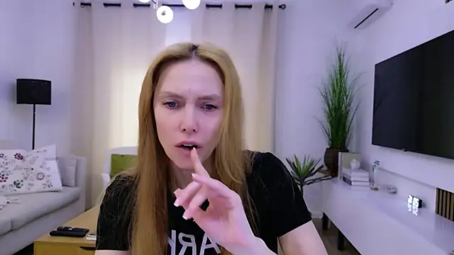 Snapshot of Love_Call chatting on June 2026 06:33:01 AM Love Call online show from June 2026 06:33:01 AM