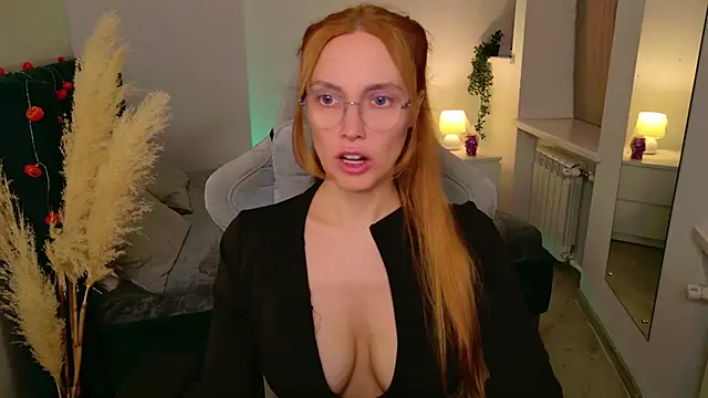 Snapshot of Love_Call chatting on October 2025 05:17:02 AM Love Call online show from October 2025 05:17:02 AM