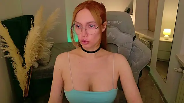 Snapshot of Love_Call chatting on October 2025 05:09:02 AM Love Call online show from October 2025 05:09:02 AM