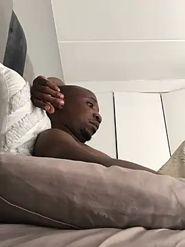 Snapshot of TheeRealShow chatting on March 2025 08:28:02 AM TheeRealShow online show from March 2025 08:28:02 AM