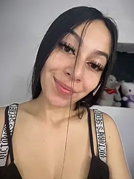 Snapshot of DulceMiia_ chatting on May 2026 09:57:01 PM DulceMiia online show from May 2026 09:57:01 PM