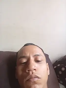 Snapshot of MonoTwill chatting on June 2026 09:20:02 PM MonoTwill online show from June 2026 09:20:02 PM