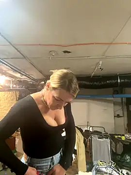 camdanz777 online show from September 2025 04:55:02 PM