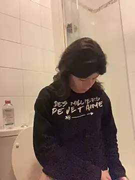 Snapshot of annonyme__422 chatting on March 2025 11:00:02 PM annonyme 422 online show from March 2025 11:00:02 PM