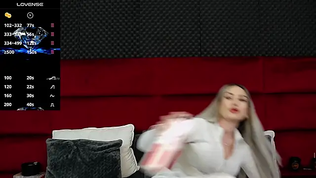 MinnieMe online show from October 2025 06:43:02 PM