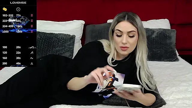 MinnieMe online show from November 2025 08:01:01 PM