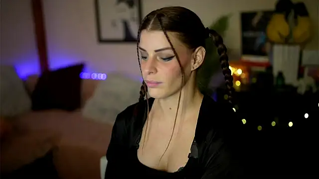 Bellis Perenis online show from November 2025 05:03:02 PM