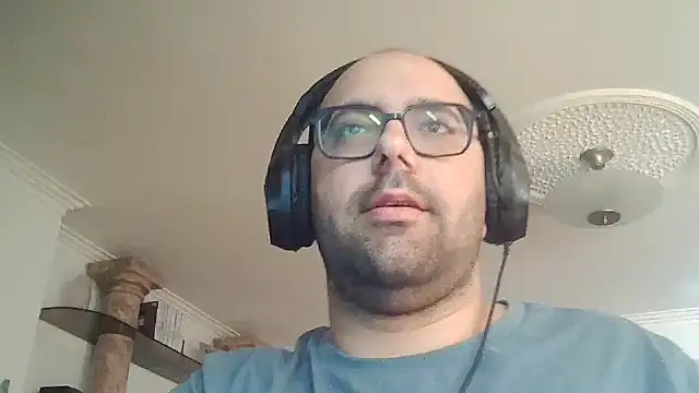 Snapshot of manokiitoo chatting on April 2026 09:21:01 AM manokiitoo online show from April 2026 09:21:01 AM