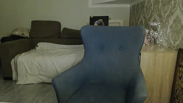 Snapshot of Mallinia chatting on December 2025 09:17:01 PM Mallinia online show from December 2025 09:17:01 PM