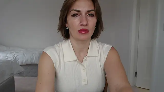 Mallinia online show from February 2025 03:40:01 PM