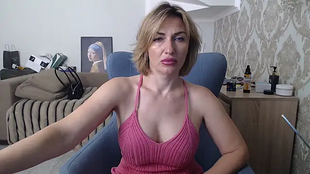 Snapshot of Mallinia chatting on May 2026 08:17:02 AM Mallinia online show from May 2026 08:17:02 AM