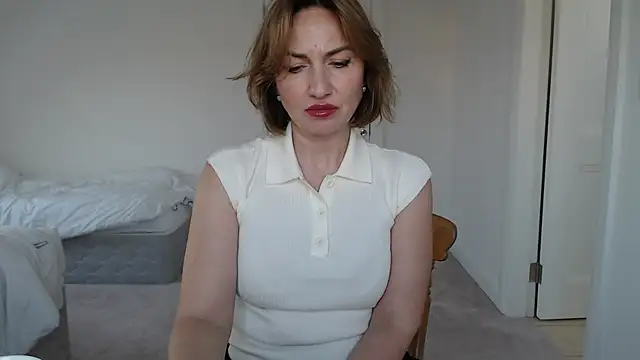 Mallinia online show from March 2025 05:18:02 PM