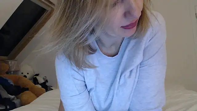 Mallinia online show from January 2025 07:35:01 PM