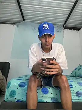 ValenSuarez25 online show from June 2026 01:33:02 AM