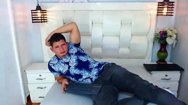 Loony Zion online show from November 2025 07:08:02 PM