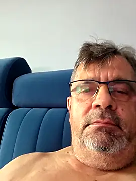 axecoman60 online show from December 2025 09:48:02 AM