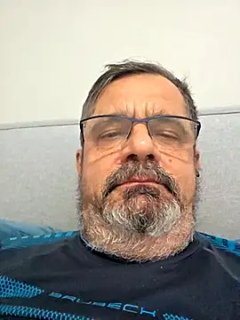 axecoman60 online show from January 2026 05:05:02 PM