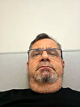 axecoman60 online show from December 2025 08:41:02 PM