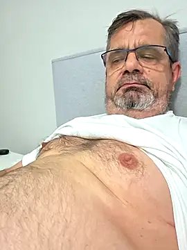 axecoman60 online show from April 2026 05:41:01 PM