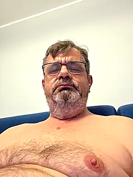 axecoman60 online show from May 2026 06:12:01 PM