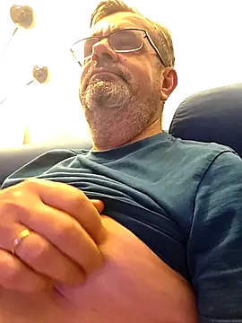 axecoman60 online show from December 2025 08:59:02 PM